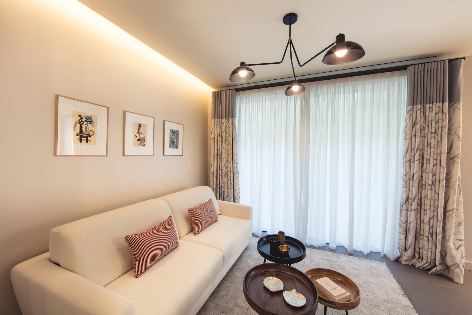 1 suite canapé lit bureau chambre villa