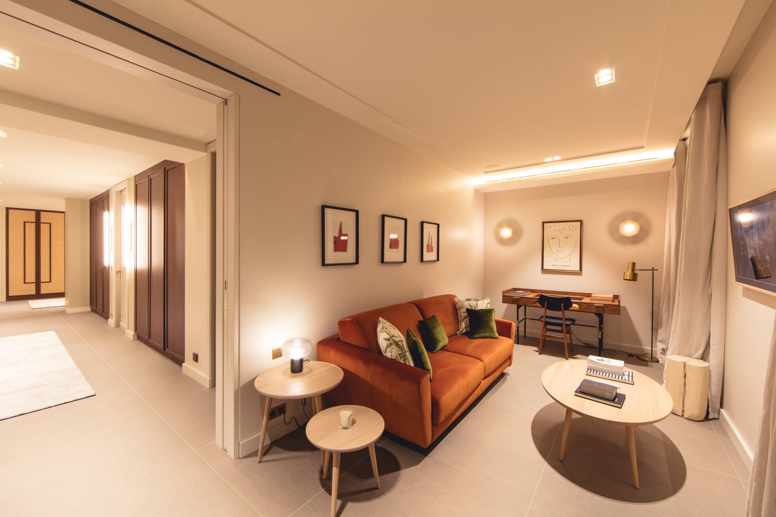 1 suite canapé lit bureau villa cannes