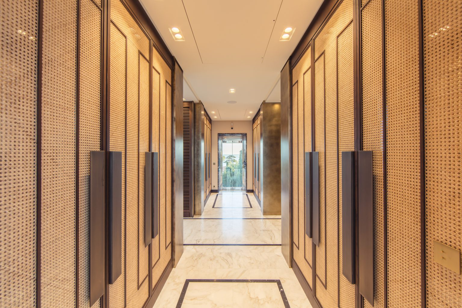1_villa luxe dressing master bedroom
