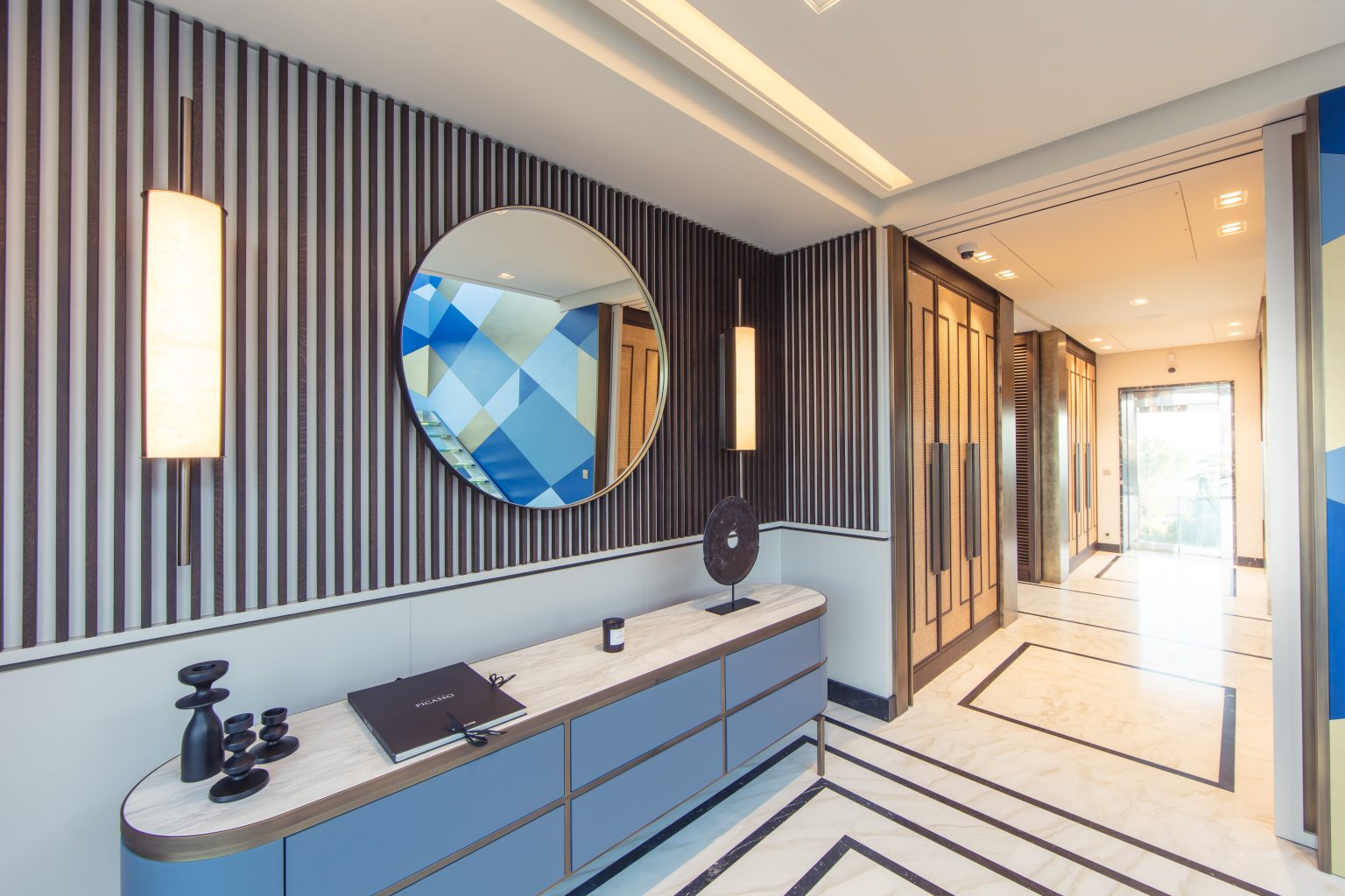 2_luxe villa dressing master bedroom